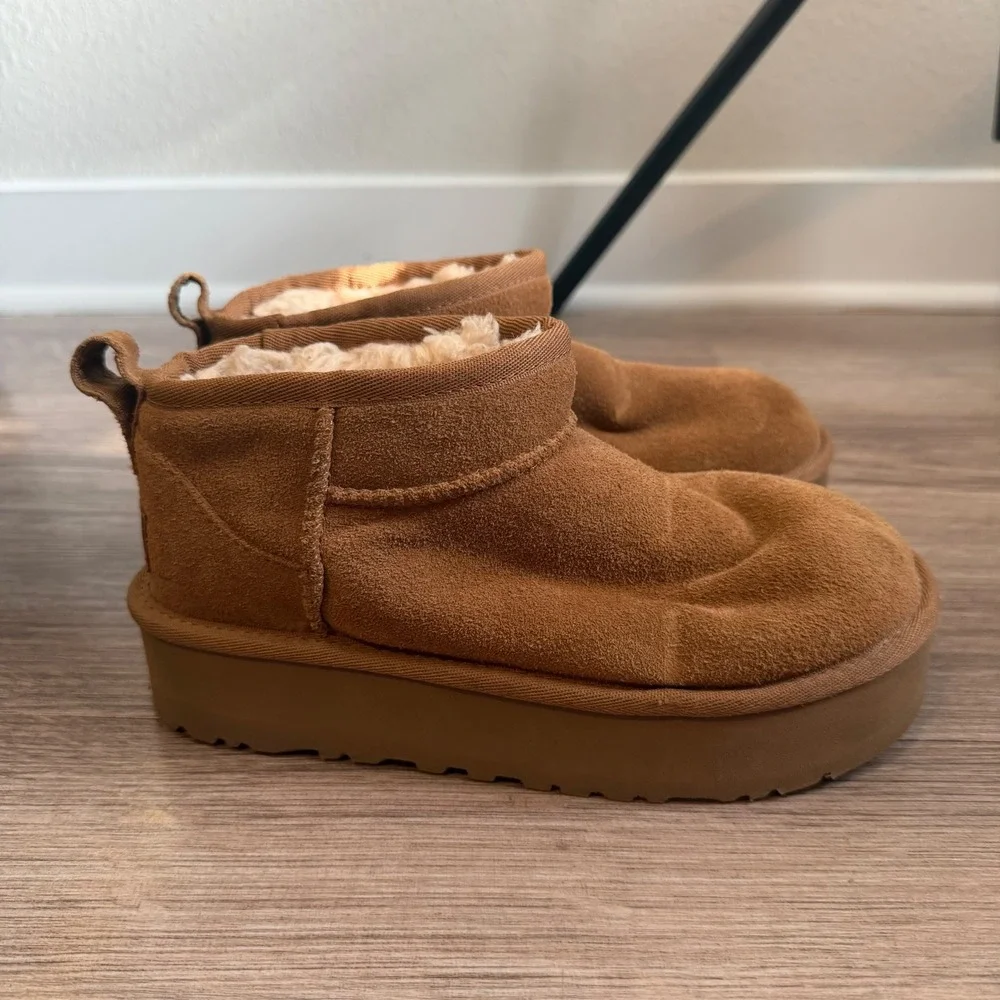 UGG Classic Ultra Mini Platform Boots Kids Chestnut Size 2 Cozy Fall Luxury